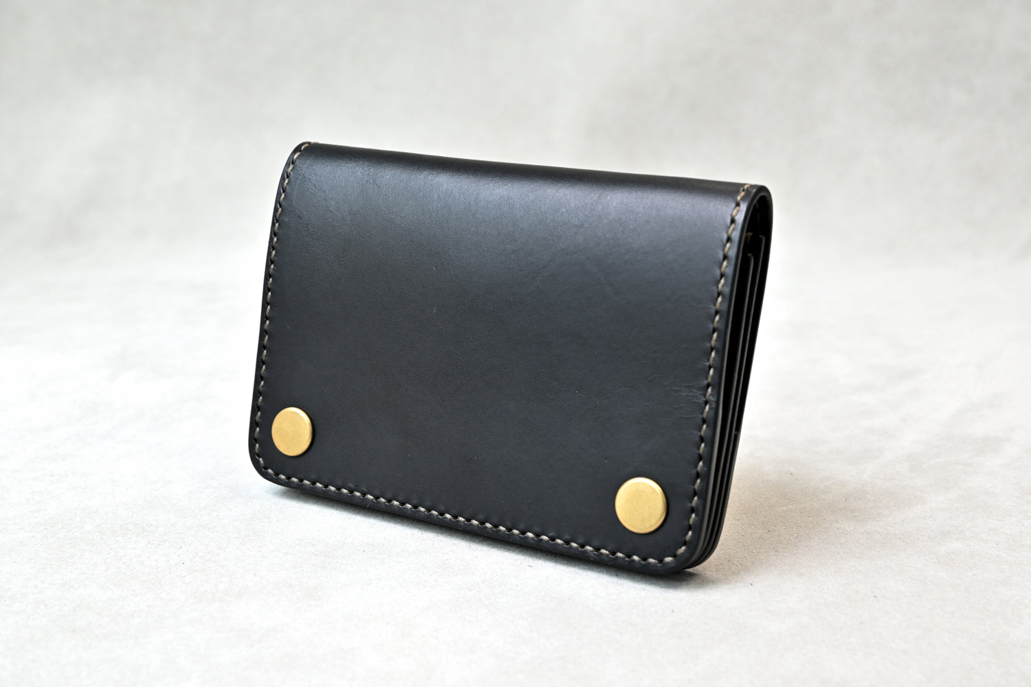 7532｜トラッカーウォレット ショートタイプ｜総手縫い革財布 – OUGI