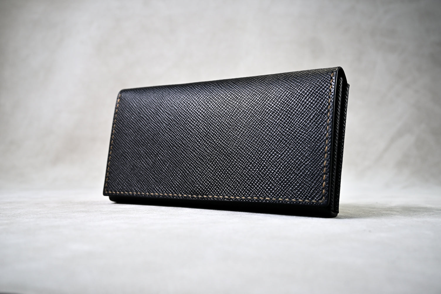 5225｜コンパクトで使いやすい手縫い長財布｜OUGI Leathers
