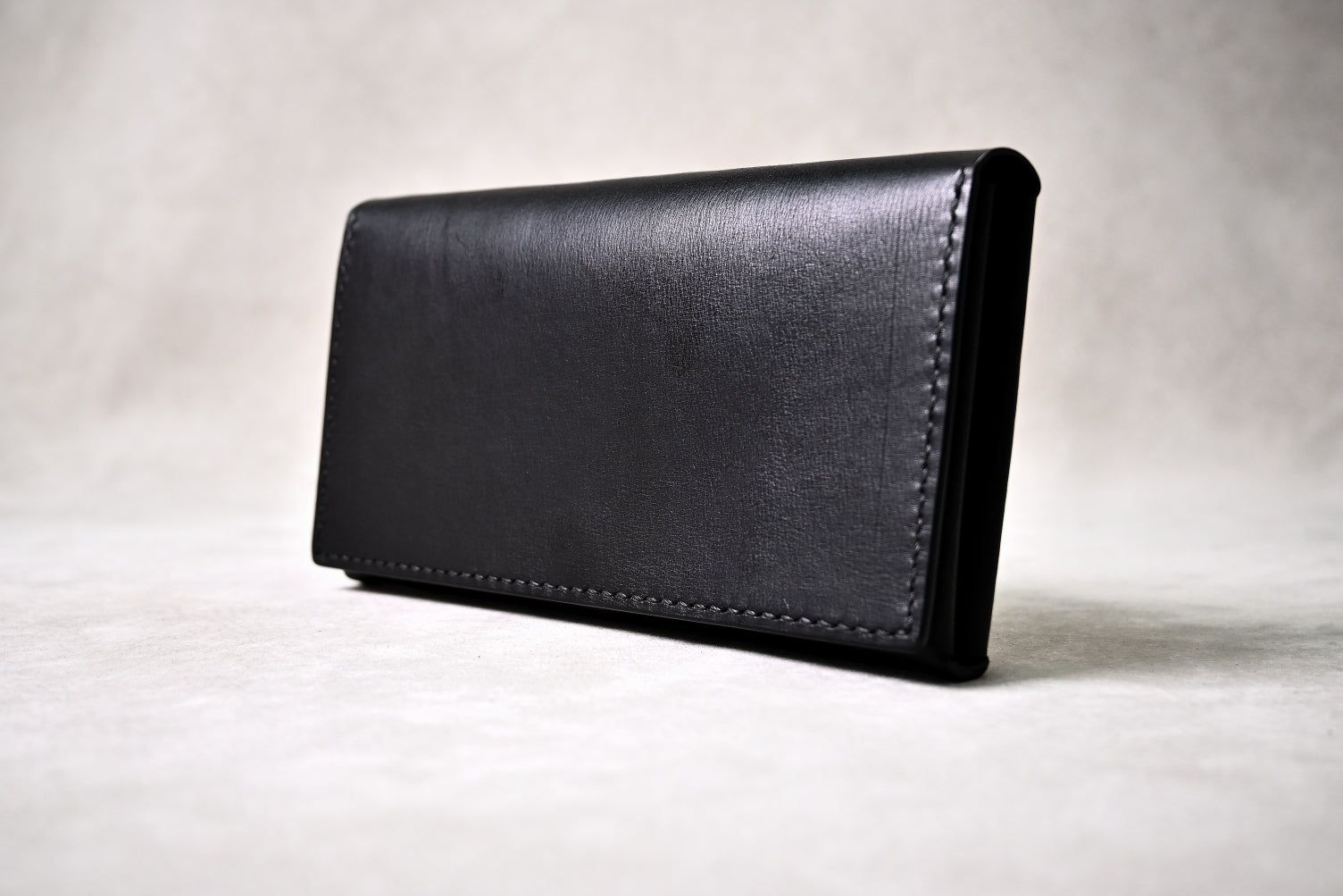 5225｜コンパクトで使いやすい手縫い長財布｜OUGI Leathers