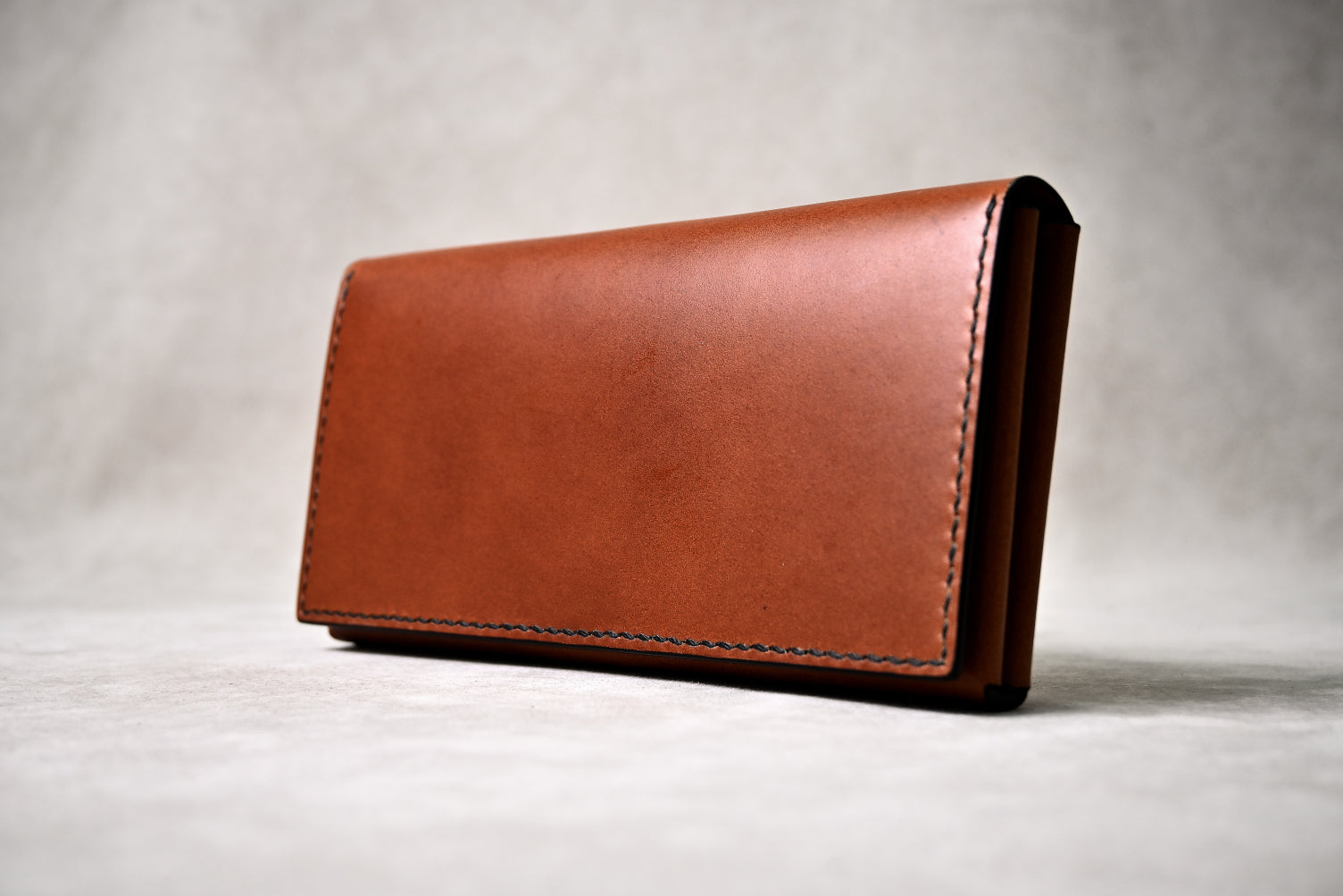 5225｜コンパクトで使いやすい手縫い長財布｜OUGI Leathers