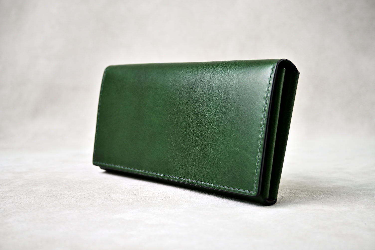 5225｜コンパクトで使いやすい手縫い長財布｜OUGI Leathers