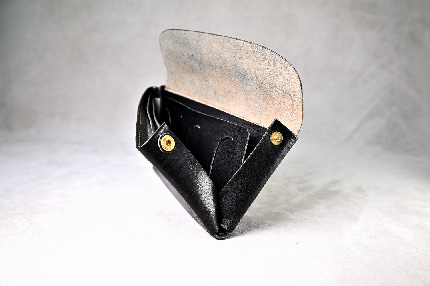 8551 コンパクト長財布｜新しい開き方のL字｜OUGI Leathers