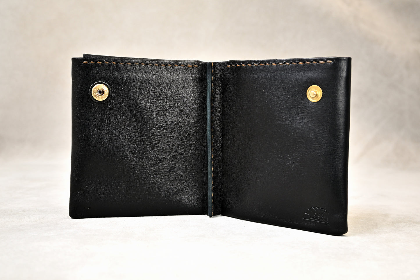 8563 コンパクト二つ折り財布