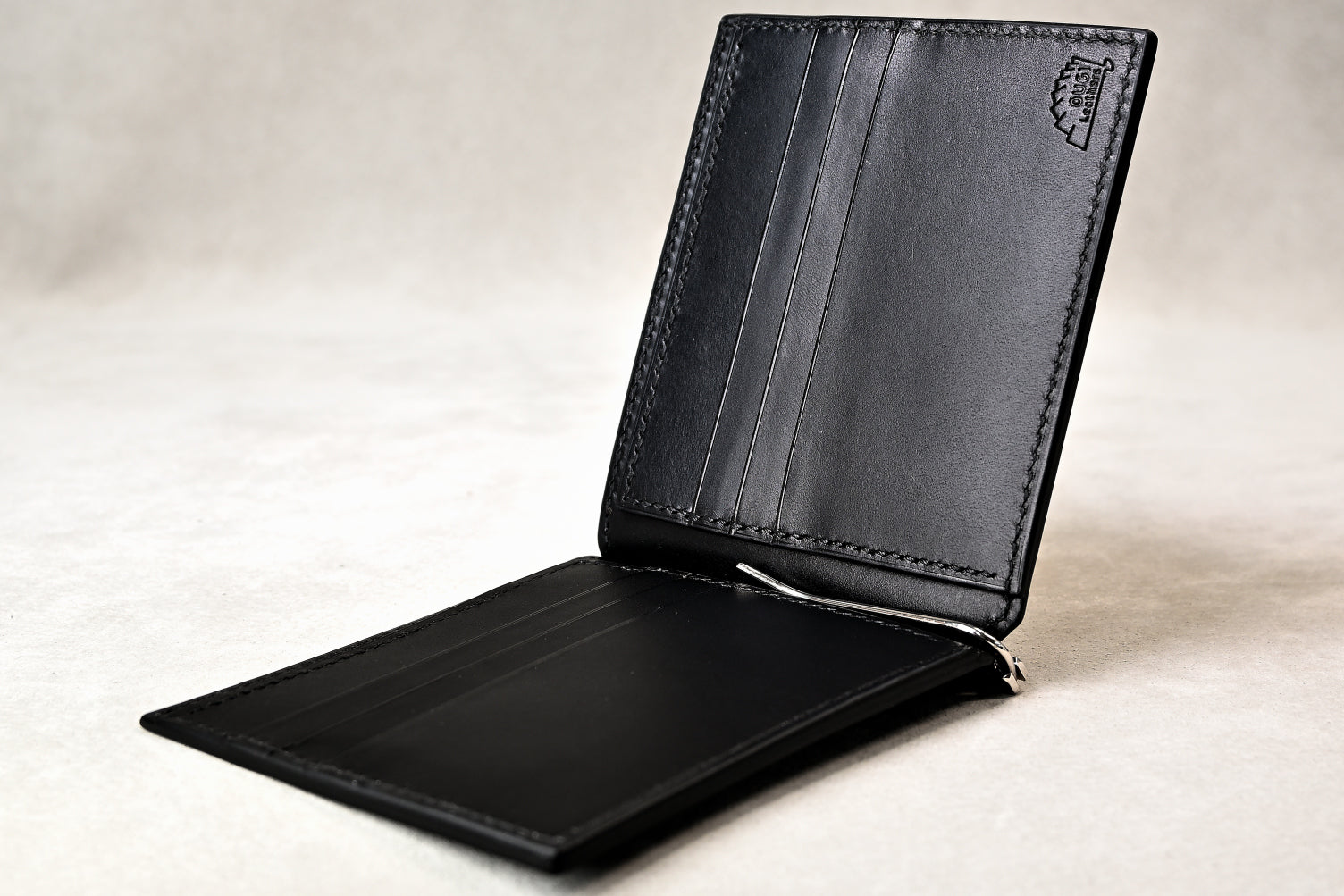 9332｜マネークリップ｜カード6枚用の総手縫い革財布｜OUGI Leathers