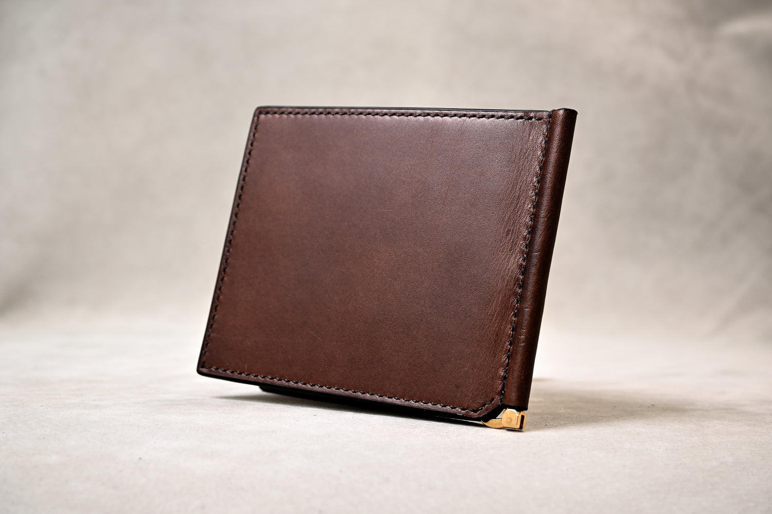 9332｜マネークリップ｜カード6枚用の総手縫い革財布｜OUGI Leathers