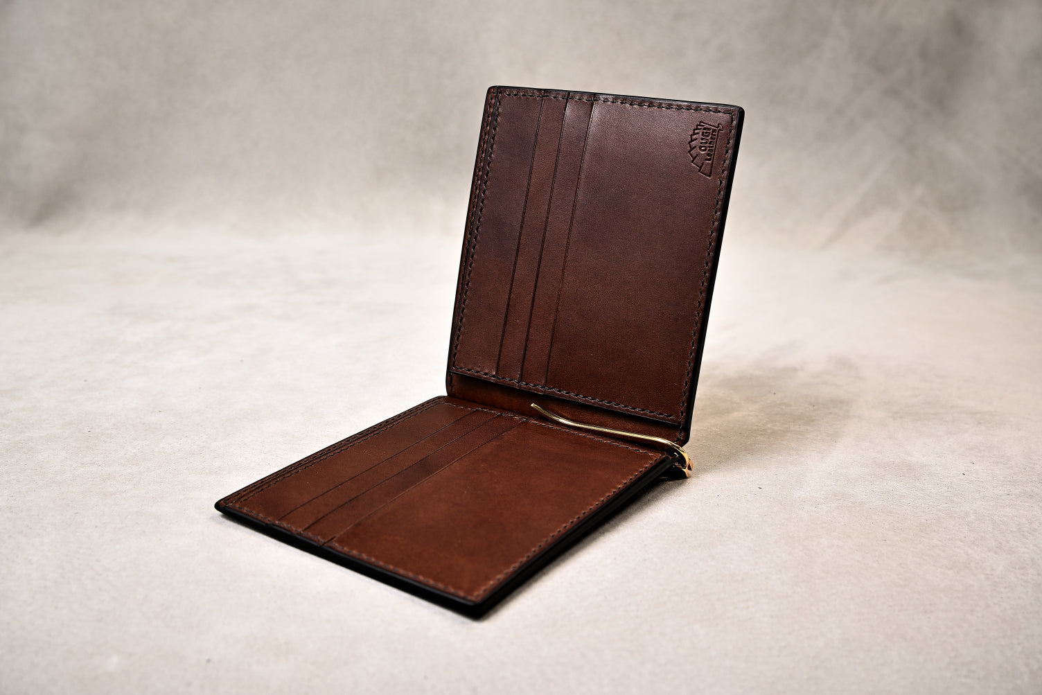 9332｜マネークリップ｜カード6枚用の総手縫い革財布｜OUGI Leathers