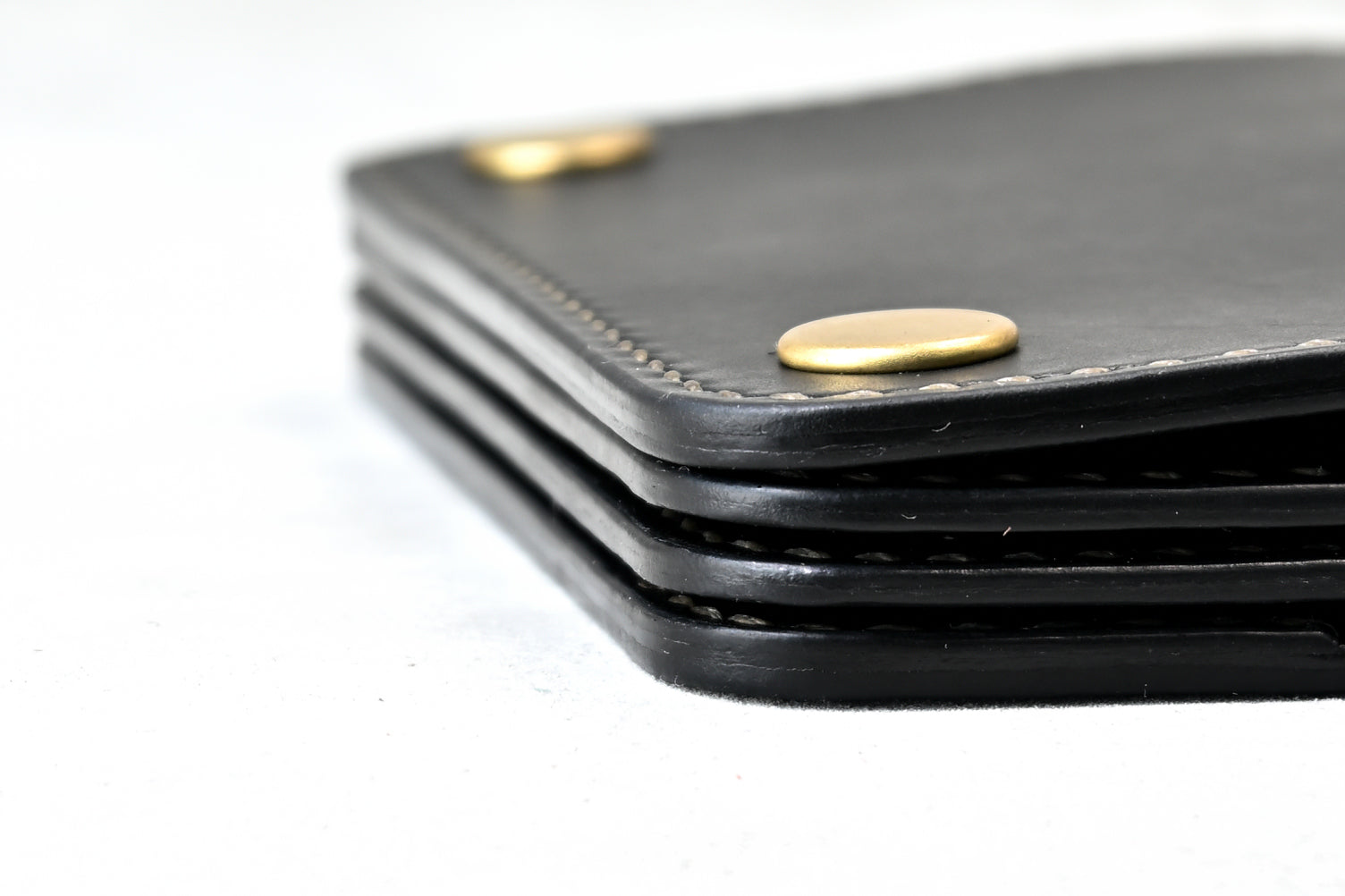 7532｜トラッカーウォレット ショートタイプ｜総手縫い革財布 – OUGI